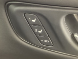 電動のポジションメモリー機能付き!スイッチを押すだけで、記憶されたシートポジションへ自動的に移動してくれるとても便利な機能です。