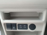 冬場に嬉しいシートヒーター付きです。運転席に搭載されいます。USBソケットがございます。