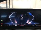 『運転』に対するBMWのこだわりはメーターパネルにも表れております。視野性の良いメーターパネルは疲労感の軽減と、運転の楽しさをもたらしてくれます。