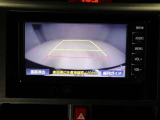 バックモニター装着車は後退時の強い味方です♪車庫入れや縦列駐車の際、後退操作の参考になるガイドラインをナビ画面に表示します。