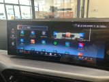 シフトレバー周辺に搭載されたiDrive(ナビのコントローラー)はドライバーの運転姿勢を崩さず、直感的に操作が可能で御座います