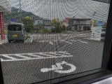 後席にはロールサンシエイドも付いてます