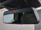 ☆BMWのルームミラーには自動防眩機能が備わっております。後続車のヘッドライトの明るさで幻惑されるのを防止☆