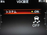 VDC 滑りやすい路面等で車が危険な状態になりそうな時に横滑りを低減し安全な状態に戻します。