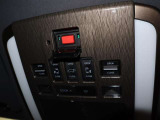 運転席の操作でオートスライドドアが開閉します!同乗者に優しく!とっても便利な機能です!