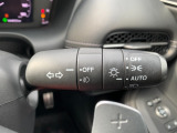 ■オートライト■車外の明るさに応じて、自動的にライトの点灯・消灯をしてくれます。トンネルが続くような道でも、いちいちライトスイッチを操作する必要がありません。消し忘れの心配もありません。