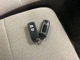 家族やパートナーと個別に持てるため、貸し借りの手間がなくスムーズに乗車できます。また、メインキーを自宅に置いたまま、もう一方をサブとして常に鞄に入れておけるため、持ち出し忘れを防げる点も便利です。