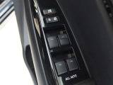 全席オートパワーウインドウ付きです。運転席から全席の操作ができて、開閉操作のロックもできます。