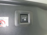 【パワーバックドア】ボタン一つでテールゲートが自動で開閉します。