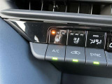 運転席、助手席シートヒーター付きです