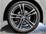 BMW純正アルミホイールです。納車時にはアルミホイールコーティングも承っております!是非ご検討下さいませ。