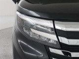 ヘッドライトはLEDランプです。 夜道でも明るく照らします。