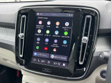 縦長の9インチタッチスクリーン式センターディスプレイ。スマートフォンのようにスワイプ操作もできます。Bluetooth・iPhone・iPad等接続可能です。