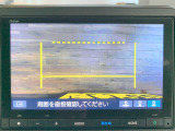【リヤカメラ・トップビュー】真上からの映像で後方を確認でき、後退駐車や狭い場所での車庫入れも安心です。
