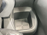 運転席・助手席のドリンクホルダーです