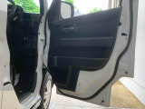 全ての車両に除菌・消臭システム「ワンダークリーン」を施行済みです。シートの表面はもちろん、後ろの席や足元も徹底的に除菌しております。