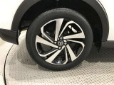 純正アルミホイール装備。