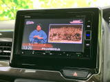 停車時にテレビ放送を視聴できます。お子様連れのお出かけの際など、移動時間を有効活用いただけます。快適な空間で、リラックスしたひとときを過ごせます。