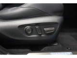 運転席パワーシート搭載。微妙な調整が手軽にでき、ピッタリのポジションで運転することが可能です。