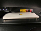【置くだけ充電】簡単に携帯電話の充電ができます。(写真の携帯電話は、イメージです)
