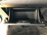 よく使うものが手を伸ばせばすぐ届く、機能面で充実した収納。