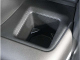 【ドリンクホルダー】快適なドライブには必須のドリンクホルダー。ドライブスルーも良し、家からドリンクを持って行っても良し、楽しいドライブを。