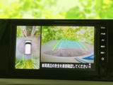後退時には周囲の状況が確認しやすいカメラ表示が楽しめます。安全運転をサポートし、駐車の負担を軽減します。