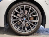 BMW純正アルミホイールです。納車時にはアルミホイールコーティングも承っております!是非ご検討下さいませ。