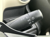 視認性の高い操作部で安全な走行をサポートします。スムーズな操作感で、車線変更や右左折を容易にします。