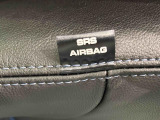 車両側方からの衝撃を緩和するSRSサイドエアバッグ(運転席/助手席)に加えて,SRSカーテンシールドエアバックも標準装備