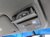 【室内確認用ミラー】車内の様子を確認できるミラーがついています。ルーフに設置したミラーで、1列目シートから振り返ることなく後方の様子を確認できます。