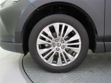 機敏さを引き立てる純正アルミ 225/55 R19 装着!