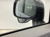 【サイドアンダーミラー】助手席側ドアミラーの下部についております。停車時・発進時などに車両左側の死角になった部分を確認するときに役立ちます。