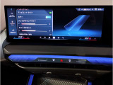 【ⅰドライブナビゲーション】文字情報も鮮明に表示する高解像度カラーディスプレイを採用。視認性に優れた地図デザインと特徴的な建造物を目印にした描写表示で現在位置を把握できます。地図データの更新も可能です