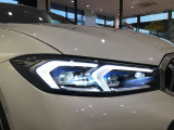 BMWでは古くから4つのリングが伝統のヘッドライトで御座います。