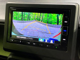 【バックカメラ】駐車時に後方がリアルタイム映像で確認できます。大型商業施設や立体駐車場での駐車時や、夜間のバック時に大活躍!運転スキルに関わらず、今や必須となった装備のひとつです!