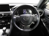 各操作スイッチなどもハンドルから手を放すことなく操作可能で安全運転に支援いたします!
