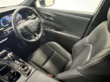 運転席は8WAYのパワーシート!電動ランバーサポート付で快適なドライビングポジションに微調整可能!運転席のドライビングポジションを2人分SETできます!