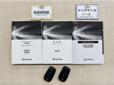 基本操作はもちろん、最近の車は装備もどんどん進化しているので困った時に役立つ取扱説明書、整備歴が確認できるメンテナンスノートが付いてます。安心ですね☆☆