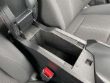 運転席の周りには収納スペースがたくさん!荷物をスッキリ収納することができます!
