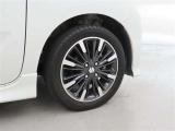 装着タイヤサイズは、165/55R15です。純正アルミホイールを装着しております。