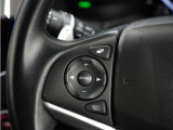 ハンドルにオーディオ操作用スイッチを備え、手を放さずに操作可能。安全性と利便性を両立しています。