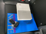 メンテナンスノート【整備記録簿】、取説も揃っています。スマートキーはバッグなどにしまったままボタン操作でエンジンの始動・停止ができて大変便利です。