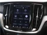 直感的な構成により、必要なときに運転の邪魔をすることなく、適切なサポート情報およびエンターテイメントを提供することができます。