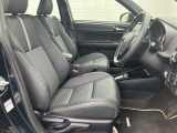 高いホールド性で運転姿勢が安定します。長距離ドライブでも疲れにくいのが魅力です。快適なドライビングライフをお送りください♪