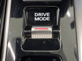 【ドライブモードスイッチ】コンフォートな乗り味からスポーティな乗り味までスイッチ一つで切り替え可能。シーンや気分に合わせたモードを選べば、いつものドライブがより一層楽しくなります♪