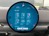 円形有機ELセンターディスプレイ、ミュージックサーバー、Bluetooth、ハンズフリーフォン付。