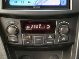 オートエアコンで夏も冬も車内快適です。