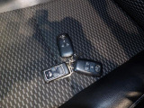 便利な純正エンジンスターターを装備。乗車前にエンジンを始動できるため、出発時には車内が快適な温度に保たれます。