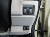 両側パワースライドドア付きのお車です!買い物等で両手が塞がっている時も、楽々開閉操作が可能です♪